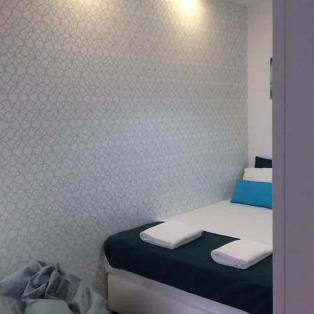 4u Iv Airport 招待所