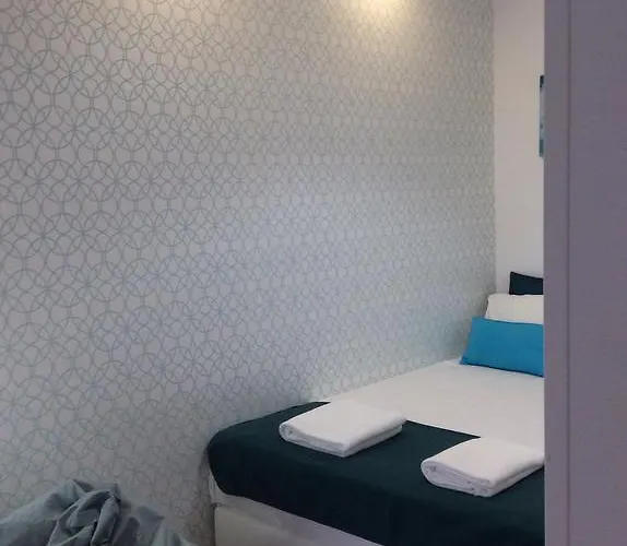 4u Iv Airport Guest house