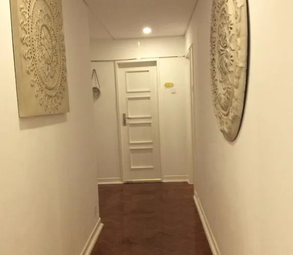 4u Iv Airport Guest house