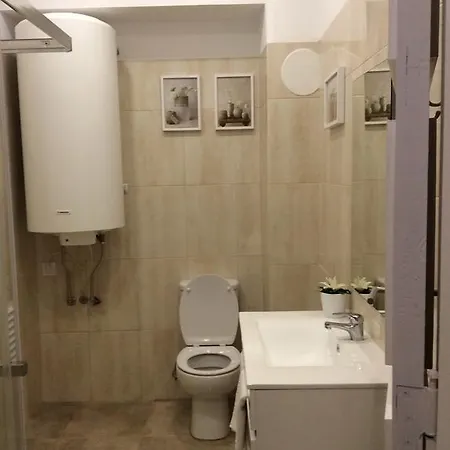 4u Iv Airport Guest house